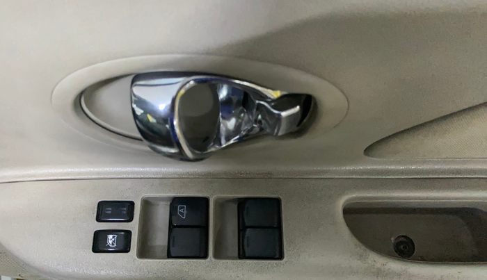 2015 Renault Pulse RXZ DIESEL, Diesel, Manual, 1,12,072 km, Driver Side Door Panels Control