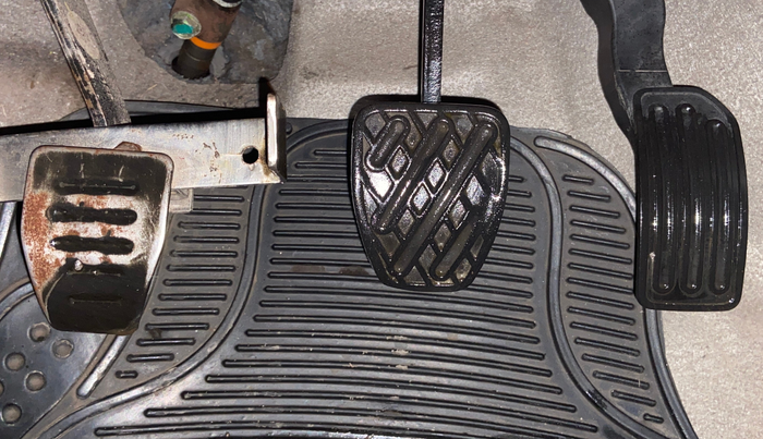 2015 Renault Pulse RXZ DIESEL, Diesel, Manual, 1,12,072 km, Pedals