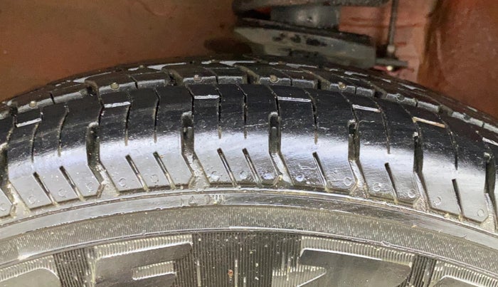 2013 Maruti Alto 800 VXI, Petrol, Manual, 24,843 km, Left Front Tyre Tread