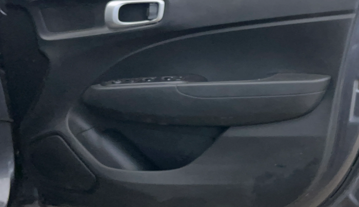 2021 Hyundai VENUE S 1.2, Petrol, Manual, 30,315 km, Driver Side Door Panels Control