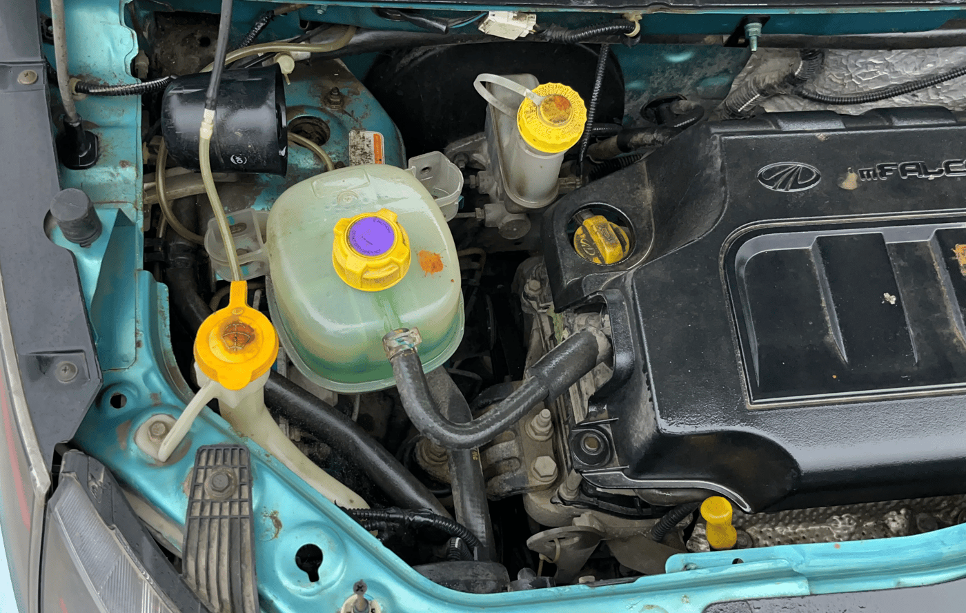 2015 Mahindra Kuv100 K8 5 STR, Petrol, Manual, 37,253 km, Engine View - Right