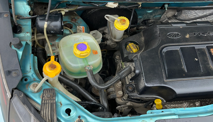 2015 Mahindra Kuv100 K8 5 STR, Petrol, Manual, 37,128 km, Engine View - Right