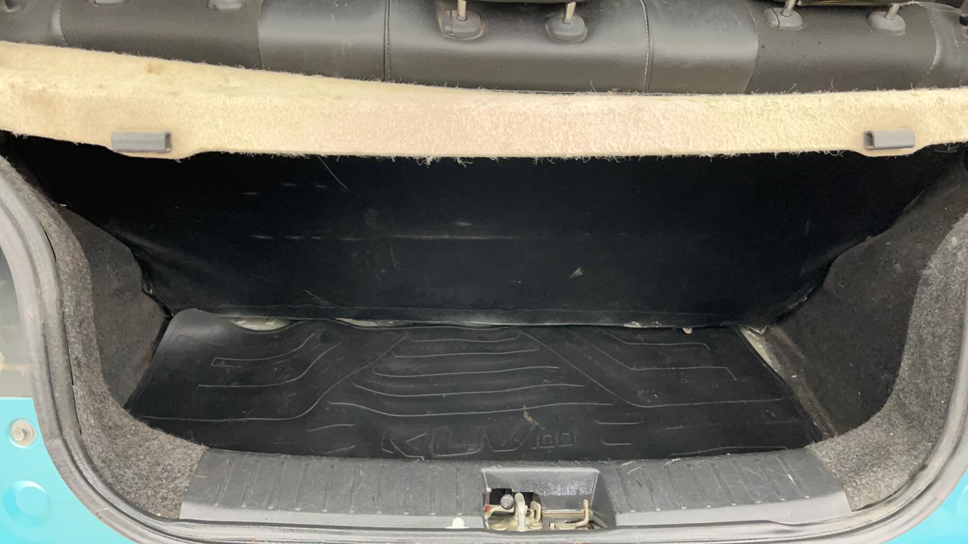 2015 Mahindra Kuv100 K8 5 STR, Petrol, Manual, 37,253 km, Boot Inside