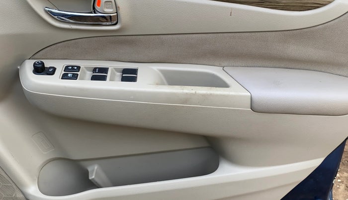 2019 Maruti Ciaz ZETA 1.5 SHVS MT PETROL, Petrol, Manual, 1,12,843 km, Driver Side Door Panels Control