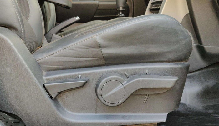 2023 Mahindra Thar LX D 4*4 MT HT, Diesel, Manual, 3,301 km, Driver Side Adjustment Panel