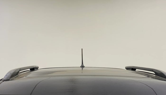 2023 Mahindra XUV300 W8 (O) 1.2 PETROL AMT, Petrol, Automatic, 23,516 km, Moonroof/ Sunroof