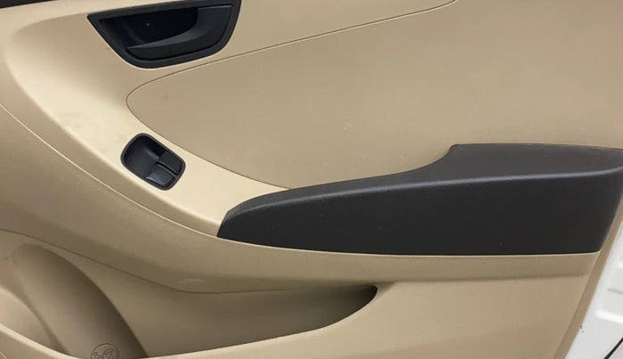 2018 Hyundai Eon MAGNA +, Petrol, Manual, 58,497 km, Driver Side Door Panels Control