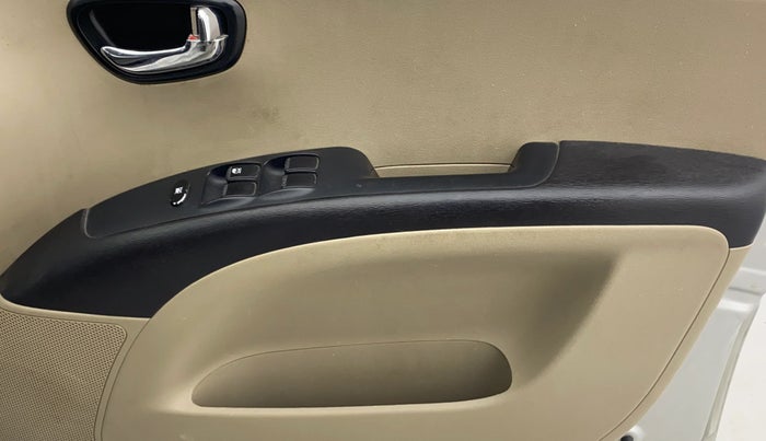 2016 Hyundai i10 SPORTZ 1.1, Petrol, Manual, 53,551 km, Driver Side Door Panels Control