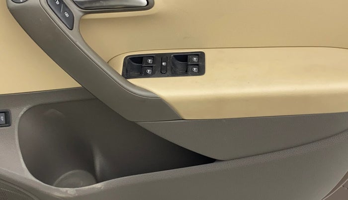 2017 Volkswagen Vento HIGHLINE 1.6 MPI, Petrol, Manual, 17,171 km, Driver Side Door Panels Control