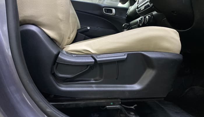 2019 Hyundai VENUE SX PLUS 1.0 TURBO DCT, Petrol, Automatic, 37,836 km, Driver Side Adjustment Panel