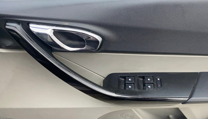 2017 Tata Tiago XZ PETROL, Petrol, Manual, 61,170 km, Driver Side Door Panels Control