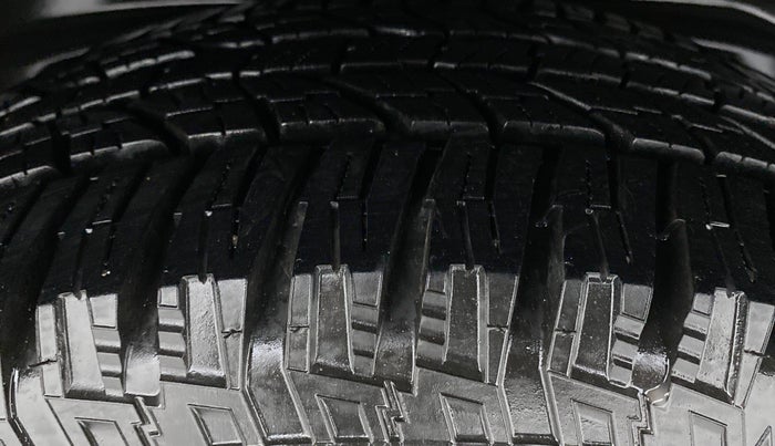 2018 Tata Hexa Varicor 400 XTA, Diesel, Automatic, 39,282 km, Left Rear Tyre Tread