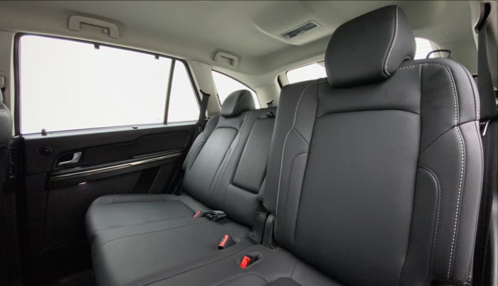 2018 Tata Hexa Varicor 400 XTA, Diesel, Automatic, 39,282 km, Reclining Back Row Seats