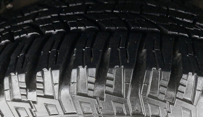 2018 Tata Hexa Varicor 400 XTA, Diesel, Automatic, 39,282 km, Right Front Tyre Tread