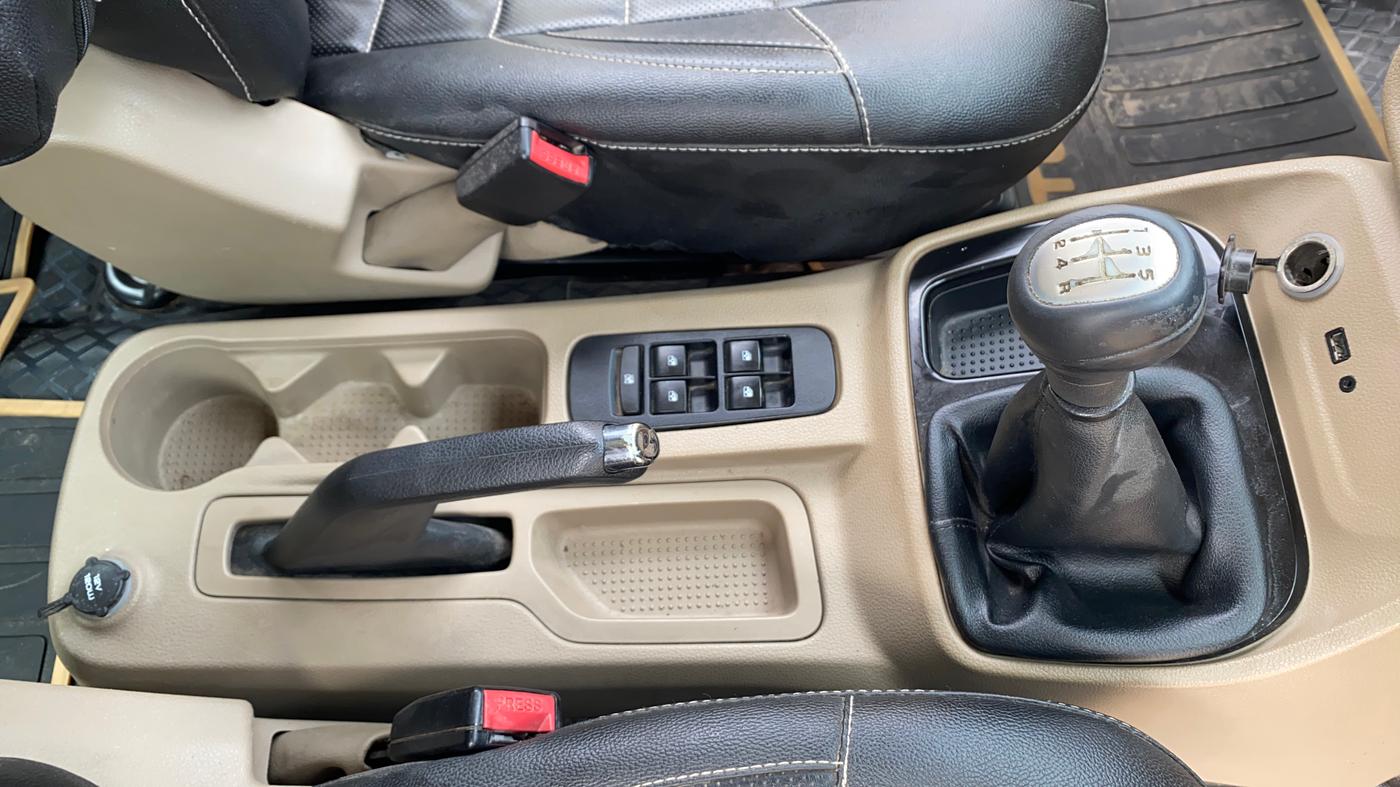 2017 Mahindra TUV300 T8, Diesel, Manual, 59,412 km, Gear Lever