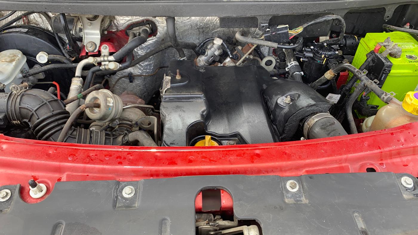 2017 Mahindra TUV300 T8, Diesel, Manual, 59,412 km, Engine View
