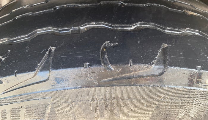 2017 Mahindra TUV300 T8, Diesel, Manual, 59,224 km, Left Rear Tyre Tread