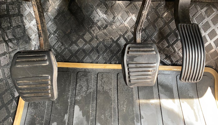 2017 Mahindra TUV300 T8, Diesel, Manual, 59,224 km, Pedals