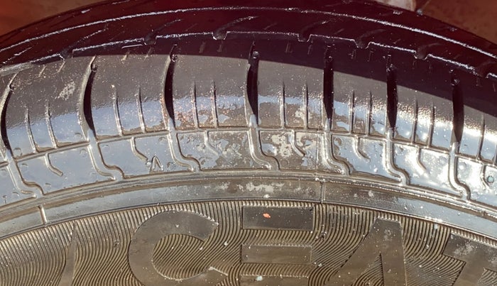 2020 Maruti Swift VXI, Petrol, Manual, 82,121 km, Left Front Tyre Tread