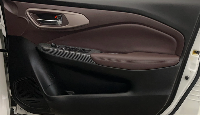 2024 Maruti FRONX ZETA 1.0L TURBO 6 AT, Petrol, Automatic, 6,107 km, Driver Side Door Panels Control