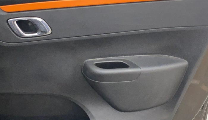 2020 Renault Kwid CLIMBER 1.0 AMT (O), Petrol, Automatic, 11,828 km, Driver Side Door Panels Control