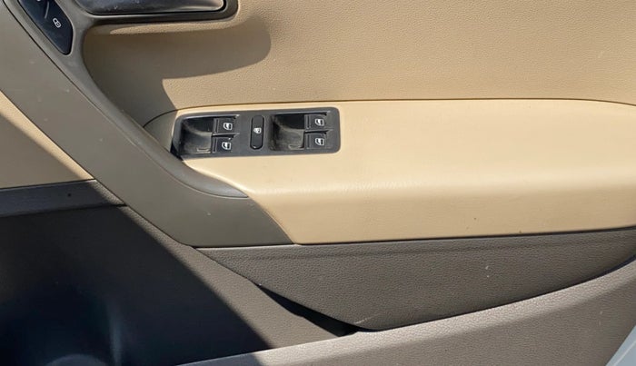 2017 Volkswagen Vento HIGHLINE PETROL AT, Petrol, Automatic, 86,755 km, Driver Side Door Panels Control