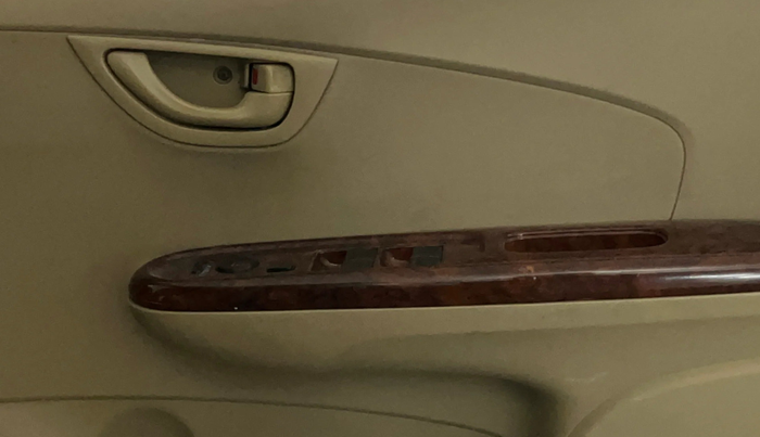 2015 Honda Amaze 1.2L I-VTEC S, Petrol, Manual, 63,945 km, Driver Side Door Panels Control