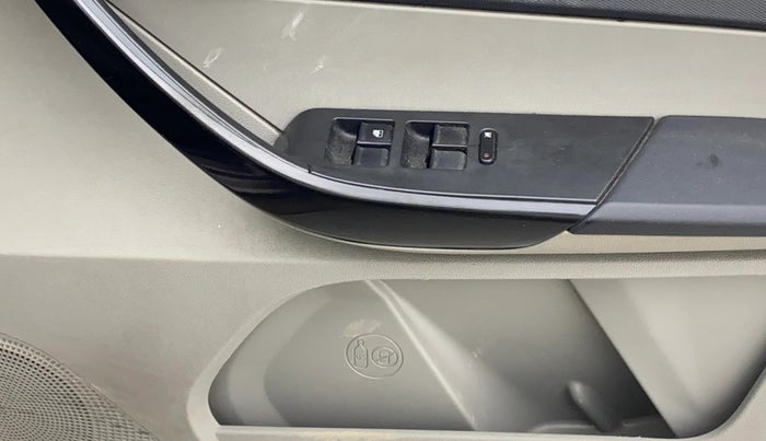 2018 Tata Tiago XT PETROL, Petrol, Manual, 1,26,991 km, Driver Side Door Panels Control