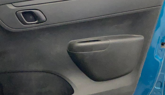 2020 Renault Kwid RXT 1.0 (O), Petrol, Manual, 85,601 km, Driver Side Door Panels Control