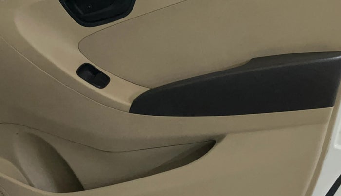 2015 Hyundai Eon ERA +, Petrol, Manual, 59,076 km, Driver Side Door Panels Control