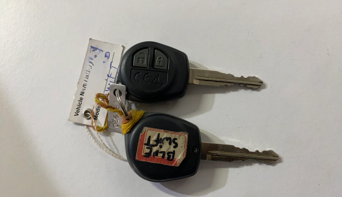 2024 Maruti Swift VXi AMT, Petrol, Automatic, 5,418 km, Key Close Up