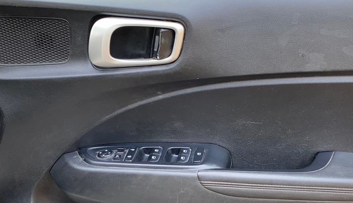 2021 Hyundai VENUE SX 1.0 (O) TURBO, Petrol, Manual, 61,353 km, Driver Side Door Panels Control