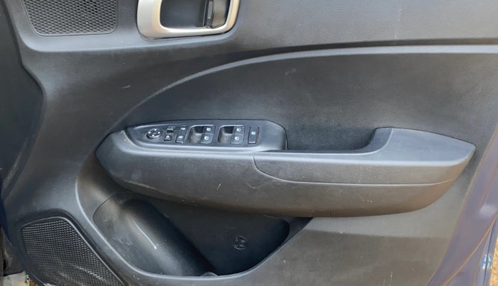 2021 Hyundai VENUE S+ 1.2, Petrol, Manual, 21,205 km, Driver Side Door Panels Control