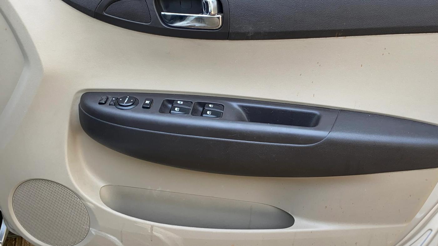 2013 Hyundai i20 MAGNA (O) 1.2, Petrol, Manual, 44,527 km, Driver Side Door Panels Control