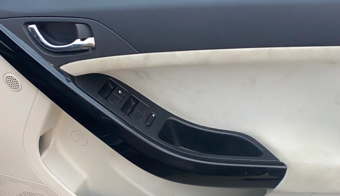 2022 Tata NEXON XZA PLUS SUNROOF PETROL, Petrol, Automatic, 63,715 km, Driver Side Door Panels Control