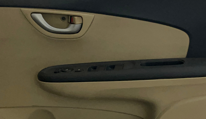 2014 Honda Amaze 1.2L I-VTEC VX AT, Petrol, Automatic, 35,127 km, Driver Side Door Panels Control