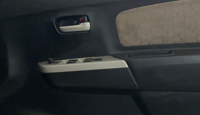 2015 Maruti Wagon R 1.0 VXI, CNG, Manual, 83,196 km, Driver Side Door Panels Control