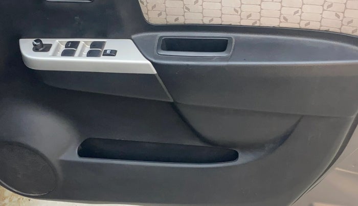 2015 Maruti Wagon R 1.0 VXI, Petrol, Manual, 57,421 km, Driver Side Door Panels Control