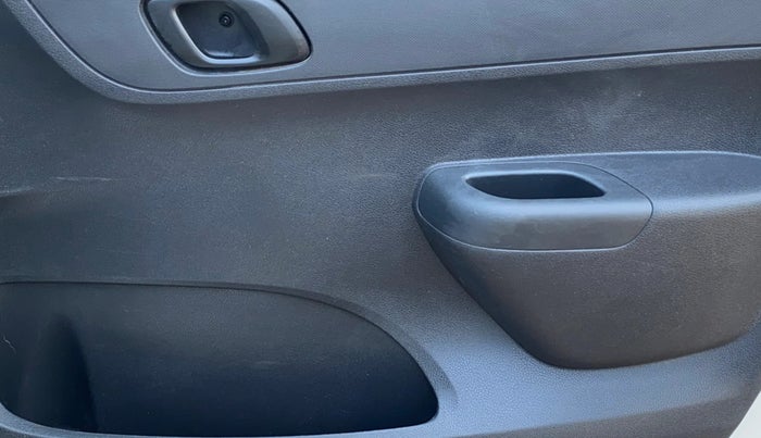 2016 Renault Kwid RXL, Petrol, Manual, 66,887 km, Driver Side Door Panels Control