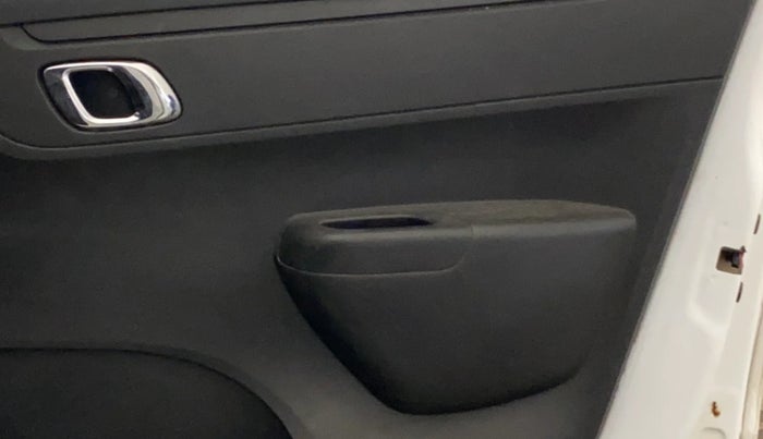 2020 Renault Kwid RXT 1.0 AMT (O), Petrol, Automatic, 23,149 km, Driver Side Door Panels Control