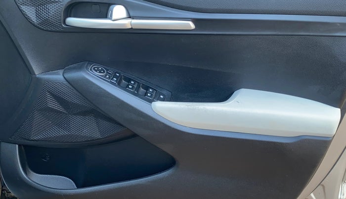 2022 KIA SELTOS HTK PLUS 1.5 IMT, Petrol, Manual, 57,286 km, Driver Side Door Panels Control