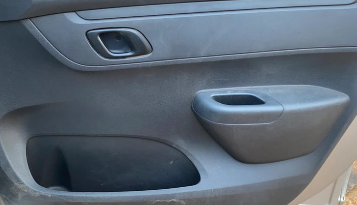 2016 Renault Kwid RXT 0.8, CNG, Manual, 40,164 km, Driver Side Door Panels Control