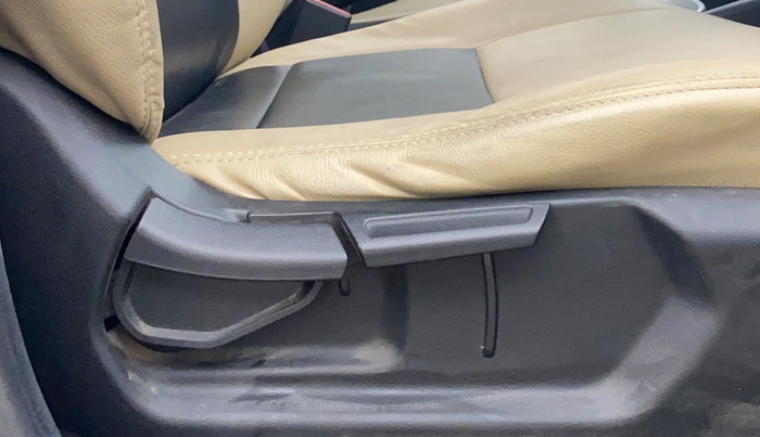 2020 Hyundai VENUE SX 1.4 CRDI, Diesel, Manual, 94,599 km, Driver Side Adjustment Panel