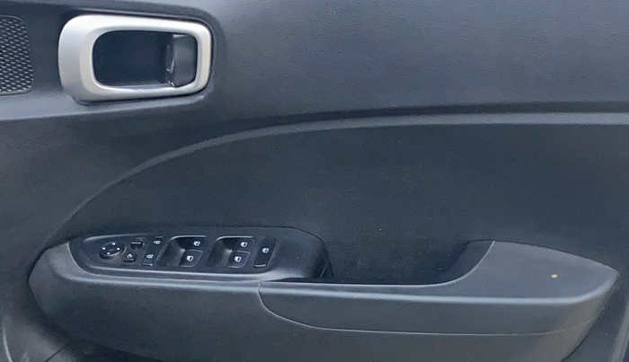 2020 Hyundai VENUE SX 1.4 CRDI, Diesel, Manual, 94,599 km, Driver Side Door Panels Control