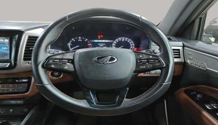 2019 Mahindra ALTURAS G4 4WD AT, Diesel, Automatic, 1,05,681 km, Steering Wheel Close Up
