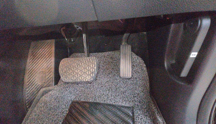 2019 Mahindra ALTURAS G4 4WD AT, Diesel, Automatic, 1,05,681 km, Pedals