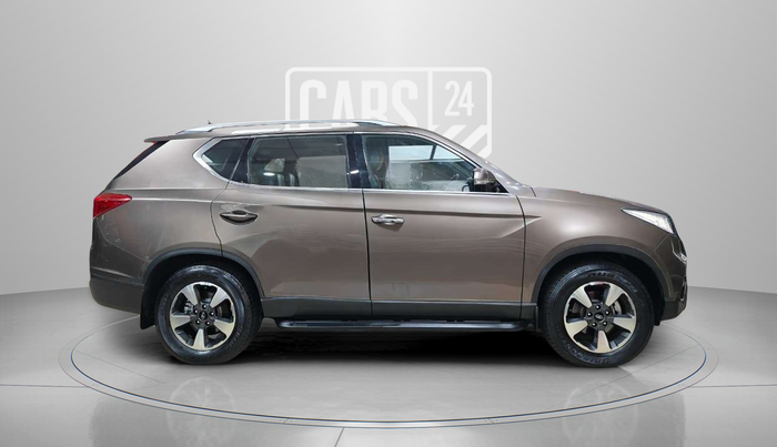 2019 Mahindra ALTURAS G4 4WD AT, Diesel, Automatic, 1,05,681 km, Right Side View