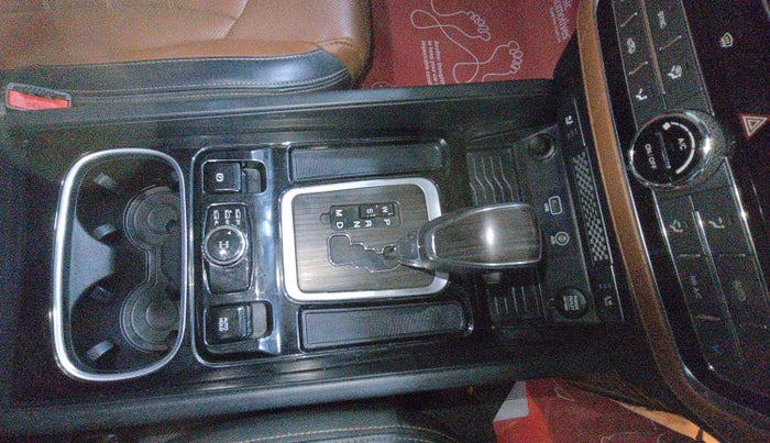 2019 Mahindra ALTURAS G4 4WD AT, Diesel, Automatic, 1,05,681 km, Gear Lever