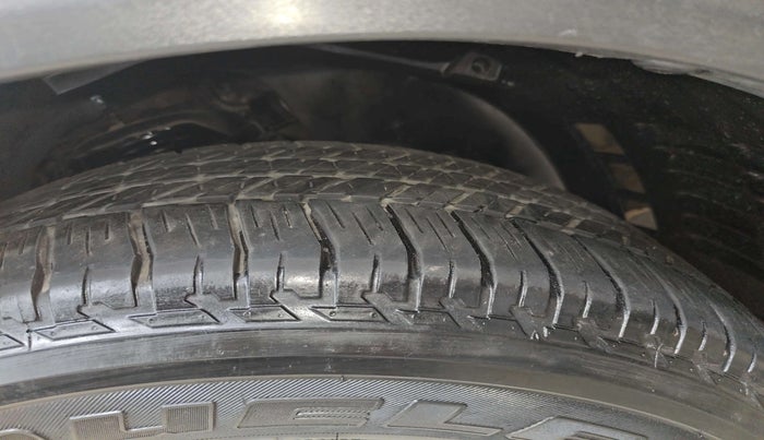 2019 Mahindra ALTURAS G4 4WD AT, Diesel, Automatic, 1,05,681 km, Right Rear Tyre Tread