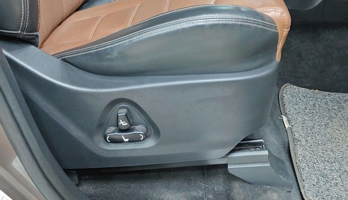 2019 Mahindra ALTURAS G4 4WD AT, Diesel, Automatic, 1,05,681 km, Driver Side Adjustment Panel